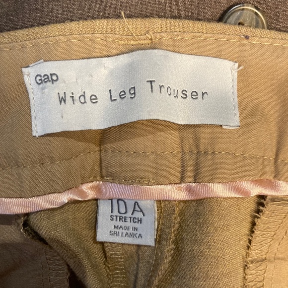 Wide-leg Gap trousers swing when you walk! - Picture 2 of 4